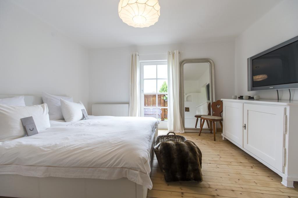Forest Chalet, 15 Min To Salzburg Olt Town, And Most Beautiful Lakes, Secluded Location, 1,000 Sqm Garden, Mountainview, Panorama Sauna, Bath Whirlpool, Bbq&Bikes&Sunbeds For Free, Up To 10 P Golling an der Salzach Quarto foto