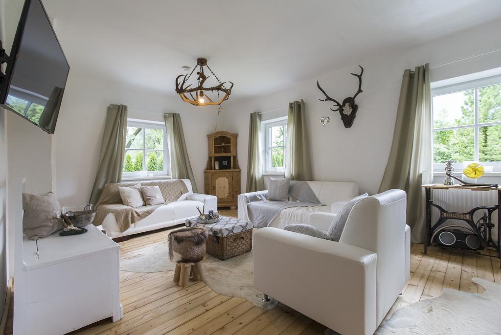 Forest Chalet, 15 Min To Salzburg Olt Town, And Most Beautiful Lakes, Secluded Location, 1,000 Sqm Garden, Mountainview, Panorama Sauna, Bath Whirlpool, Bbq&Bikes&Sunbeds For Free, Up To 10 P Golling an der Salzach Quarto foto