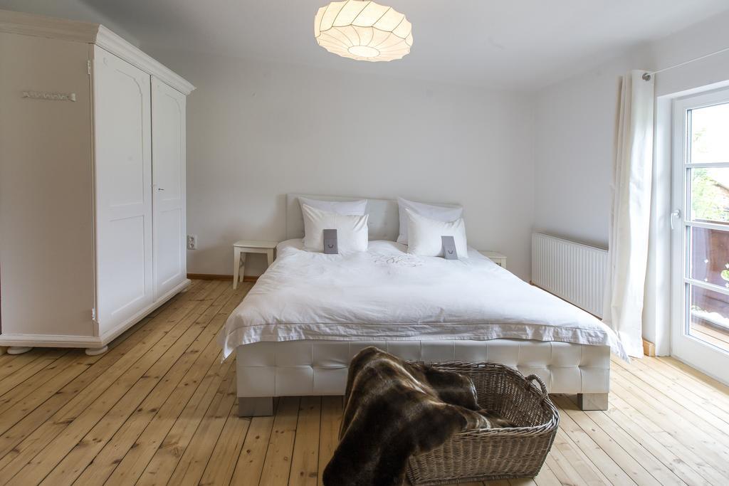 Forest Chalet, 15 Min To Salzburg Olt Town, And Most Beautiful Lakes, Secluded Location, 1,000 Sqm Garden, Mountainview, Panorama Sauna, Bath Whirlpool, Bbq&Bikes&Sunbeds For Free, Up To 10 P Golling an der Salzach Quarto foto