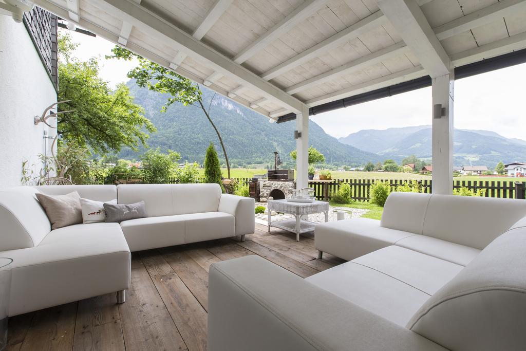 Forest Chalet, 15 Min To Salzburg Olt Town, And Most Beautiful Lakes, Secluded Location, 1,000 Sqm Garden, Mountainview, Panorama Sauna, Bath Whirlpool, Bbq&Bikes&Sunbeds For Free, Up To 10 P Golling an der Salzach Quarto foto