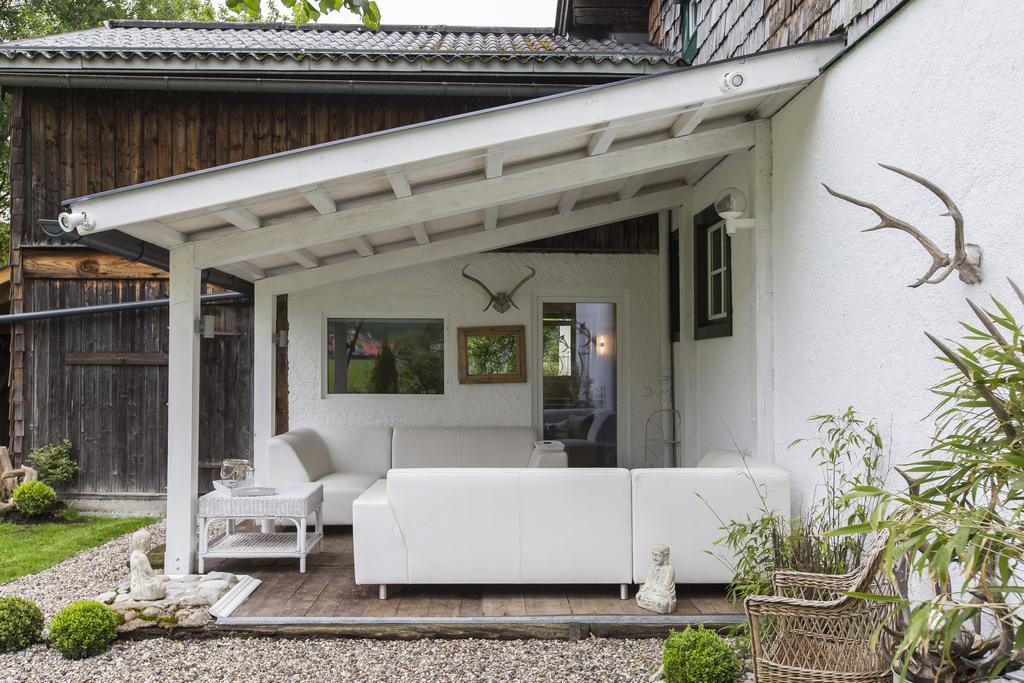 Forest Chalet, 15 Min To Salzburg Olt Town, And Most Beautiful Lakes, Secluded Location, 1,000 Sqm Garden, Mountainview, Panorama Sauna, Bath Whirlpool, Bbq&Bikes&Sunbeds For Free, Up To 10 P Golling an der Salzach Quarto foto